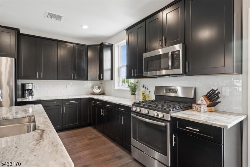COLLECTION AT MORRISTOWN - Residential