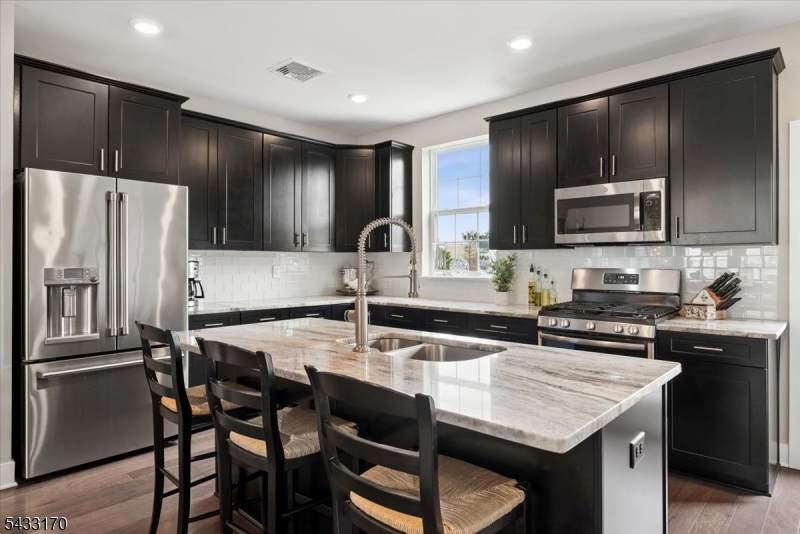 COLLECTION AT MORRISTOWN - Residential