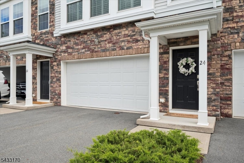 COLLECTION AT MORRISTOWN - Residential