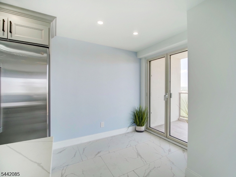 Harrison Park Towers - Residential