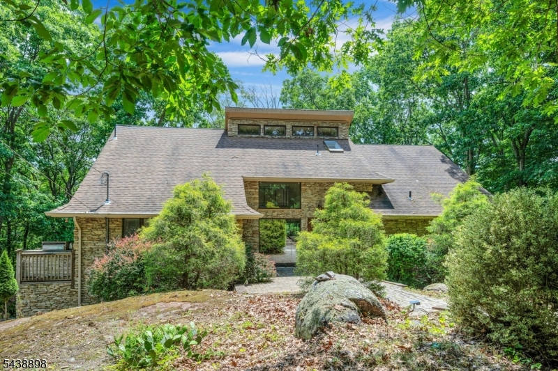 Opportunity to afford the Smoke Rise lifestyle.  Three levels of living space, large kitchen with stainless steel appliances and sliders to deck for entertaining.