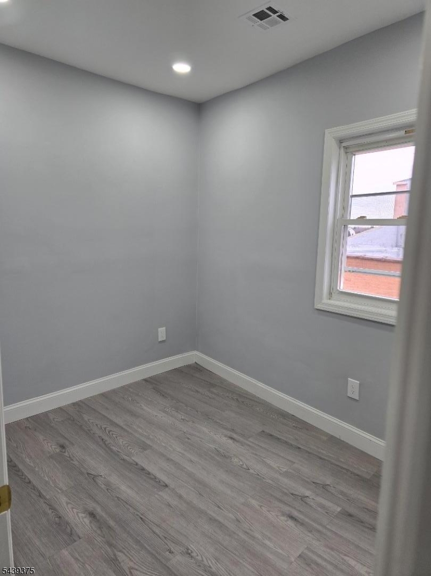 Welcome to the Ironbound area, apartment located in the 3rd floor, totally renovated, new appliances, new central and heating units. Conveniently located near majors highways, public transportation, in the Ironbound's restaurants, shopping and nightlife.