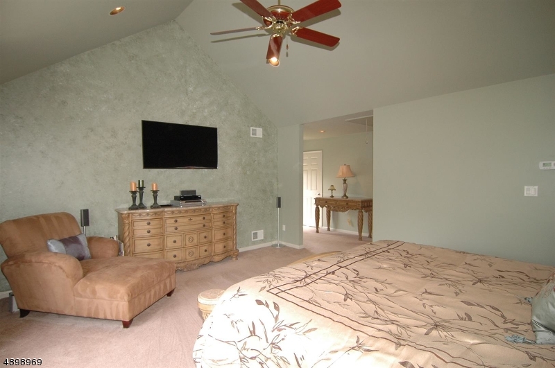 POETS PEAK - Residential