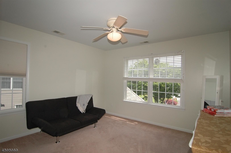 POETS PEAK - Residential