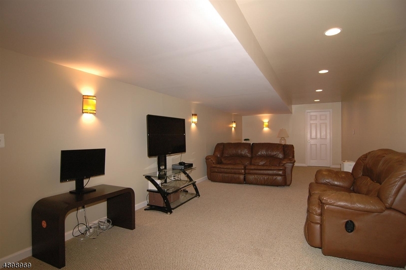 POETS PEAK - Residential