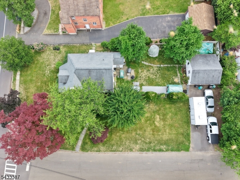 Near Border of Millburn/SH - Residential