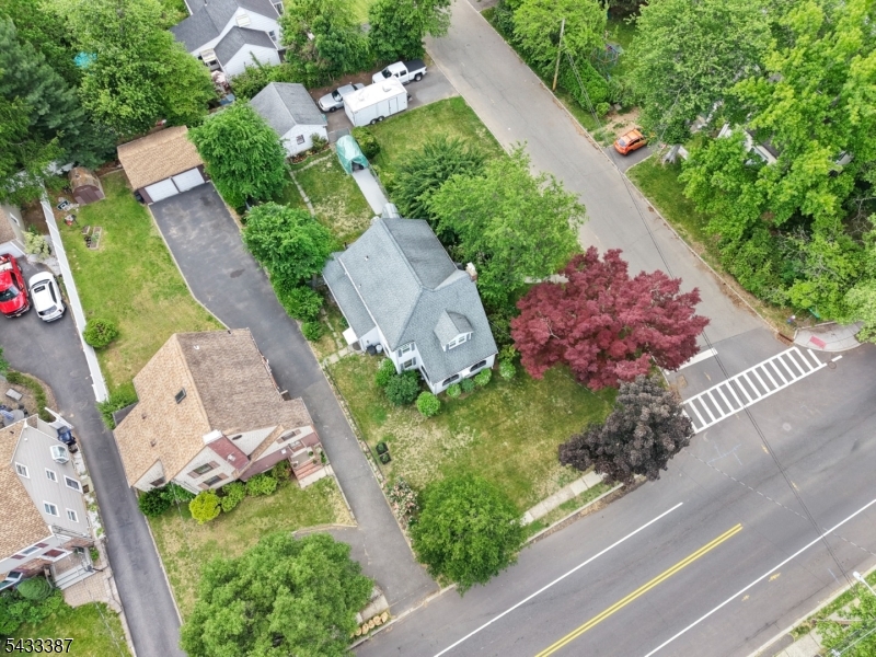 Near Border of Millburn/SH - Residential