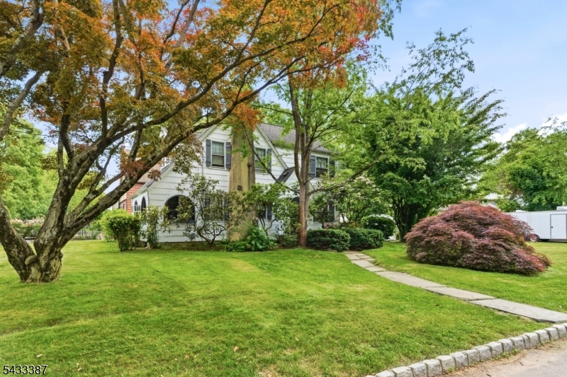 Near Border of Millburn/SH - Residential