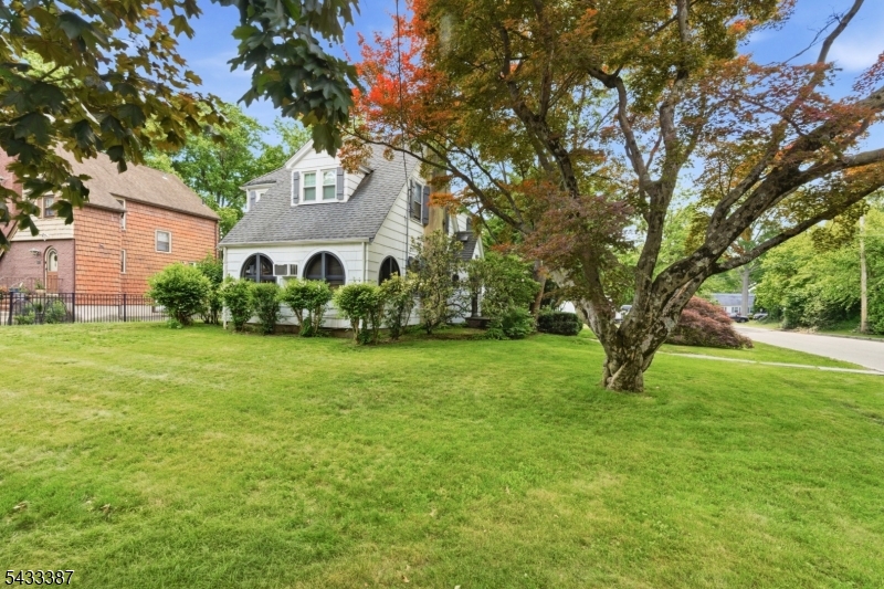 Near Border of Millburn/SH - Residential