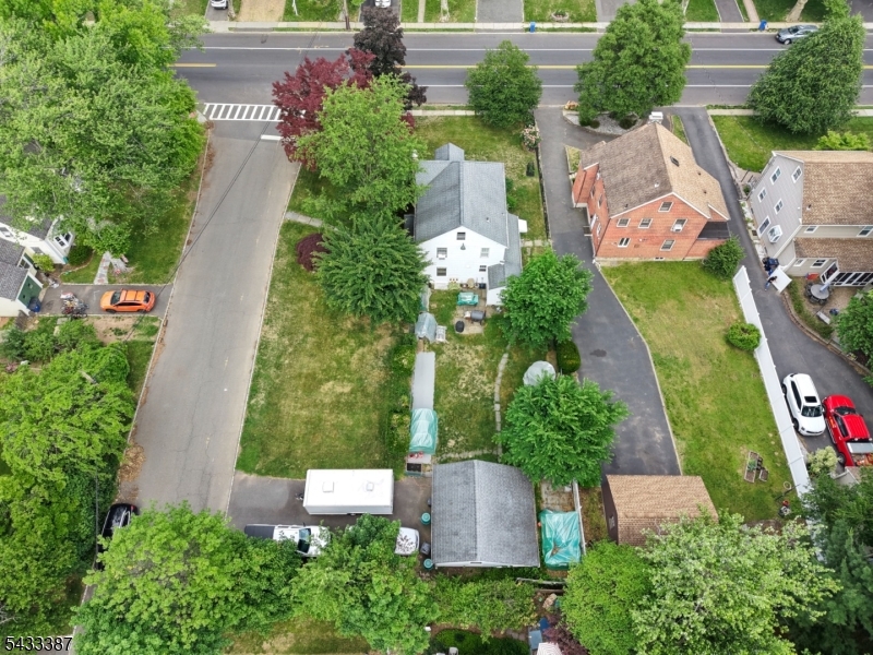 Near Border of Millburn/SH - Residential