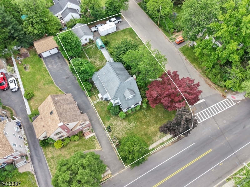 Near Border of Millburn/SH - Residential