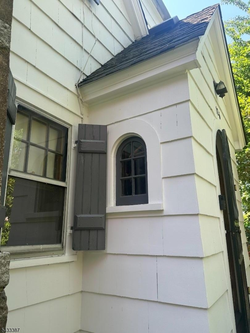 Near Border of Millburn/SH - Residential