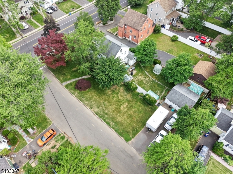 Near Border of Millburn/SH - Residential