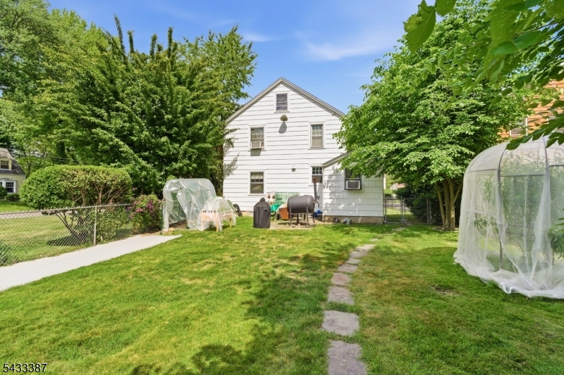 Near Border of Millburn/SH - Residential