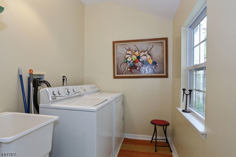 POETS PEAK - Residential