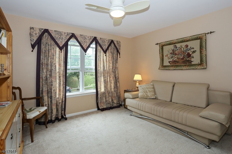 POETS PEAK - Residential