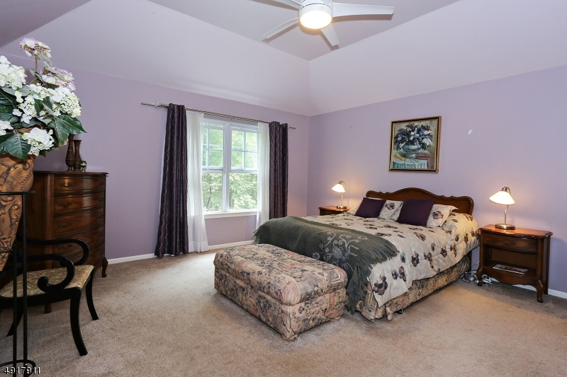 POETS PEAK - Residential