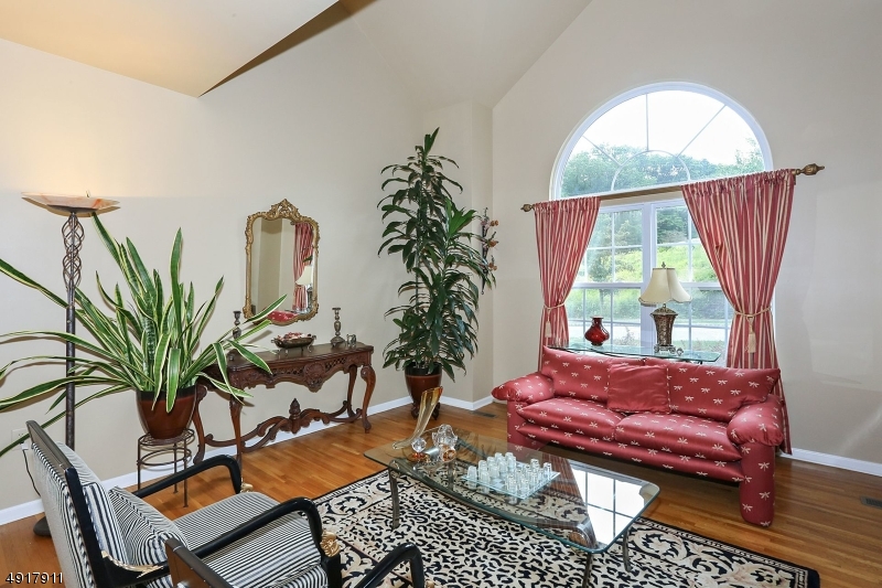POETS PEAK - Residential