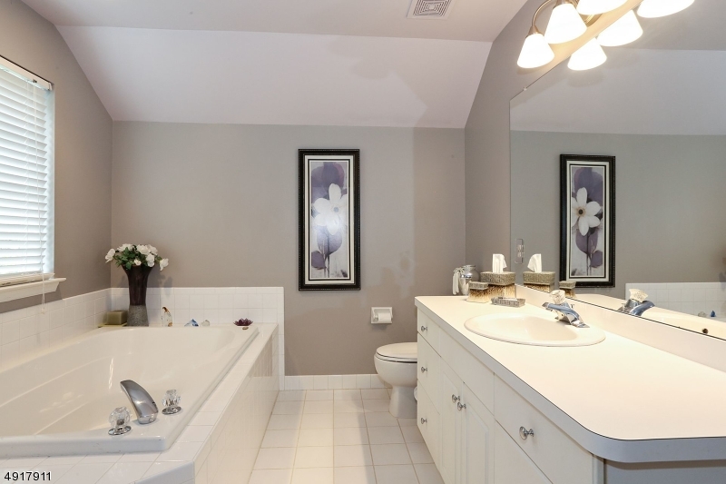 POETS PEAK - Residential