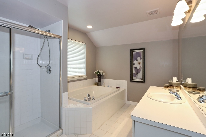 POETS PEAK - Residential