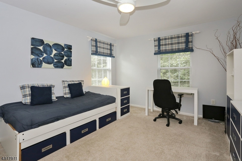 POETS PEAK - Residential