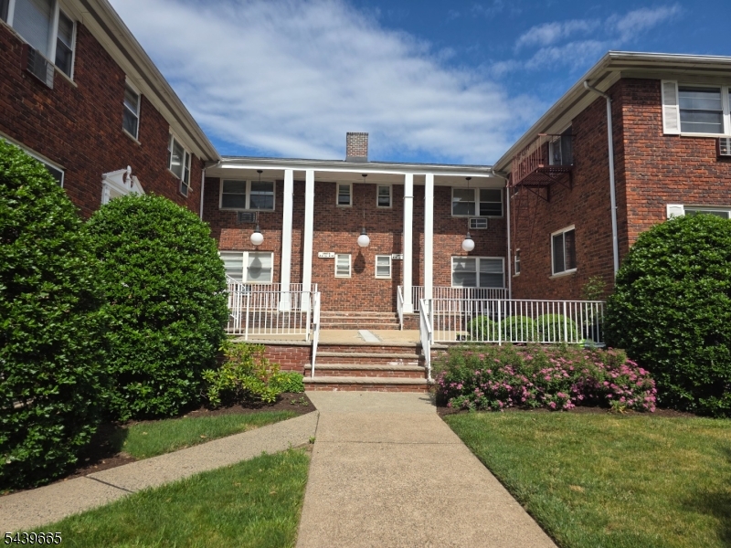 MANOR I CONDO - Residential