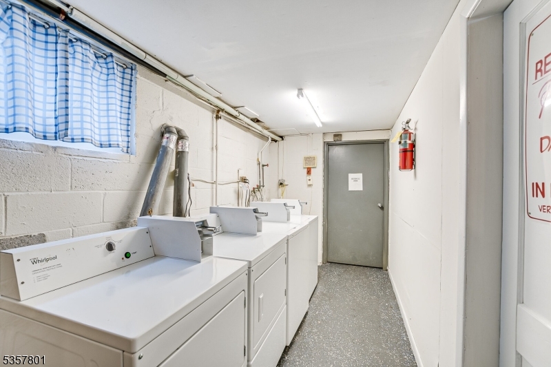 Verona Manor - Residential Lease