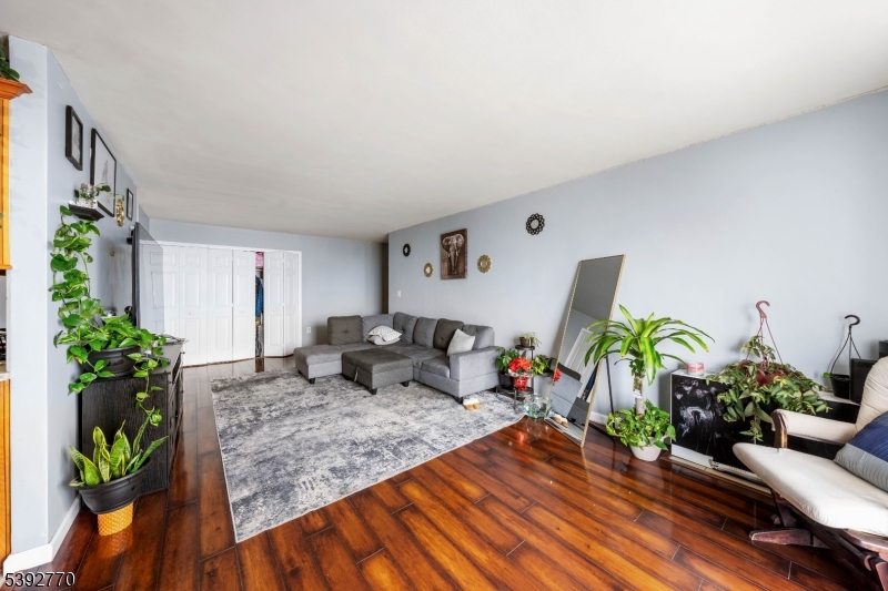 Polonaise Condominiums - Residential