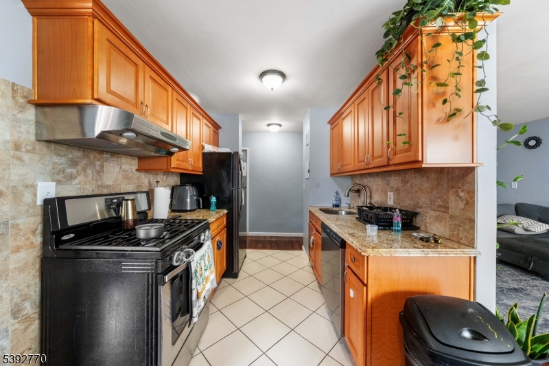 Polonaise Condominiums - Residential