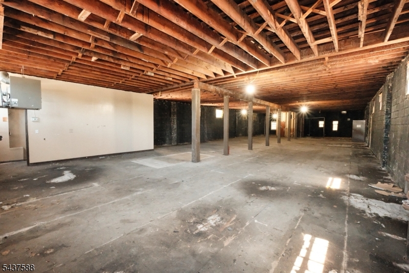 Highly visible commercial space available in Linden for sale. Ready for fresh buildout. 9000 sq ft, ( 5000 sq ft above grade plus 4000 sq ft basement below grade )  Driveway and one bay garage.