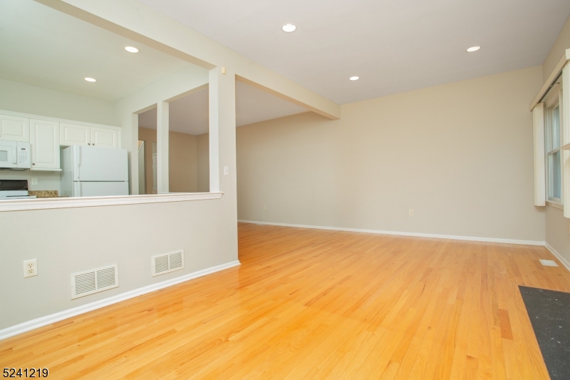 Glenmont Comnons - Residential