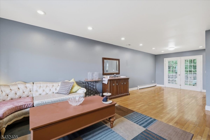 Knob Hill - Residential
