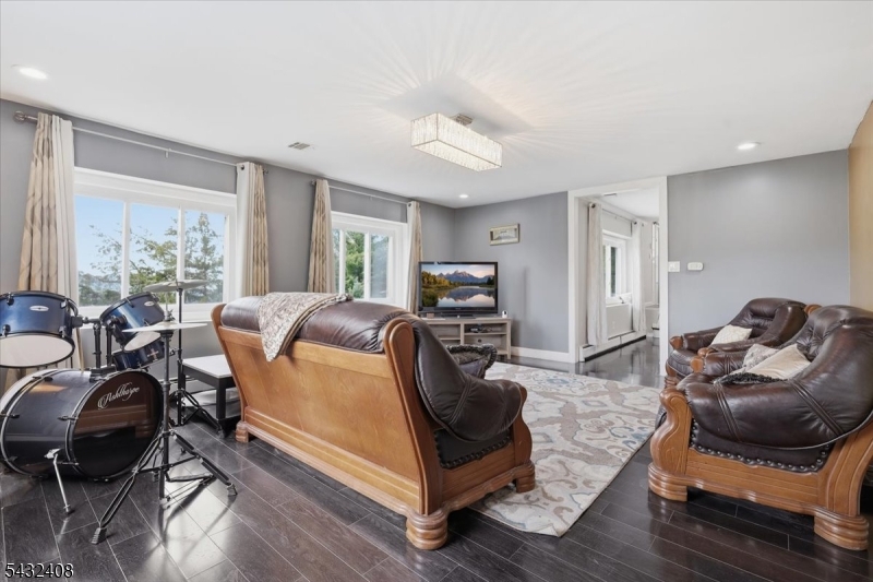 Knob Hill - Residential