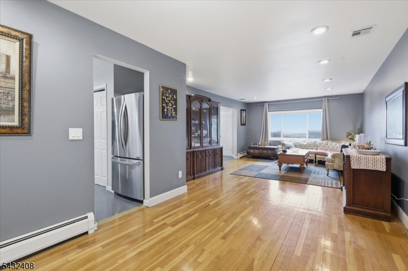 Knob Hill - Residential