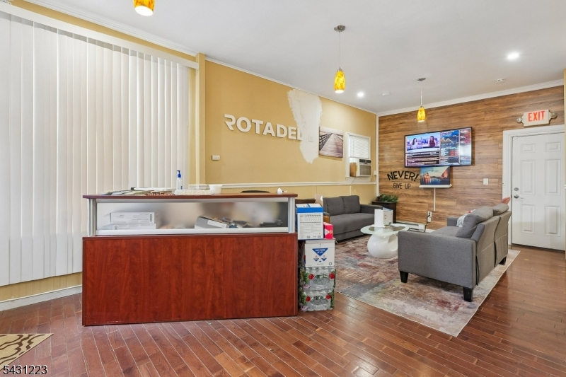 Edison - Commercial Sale