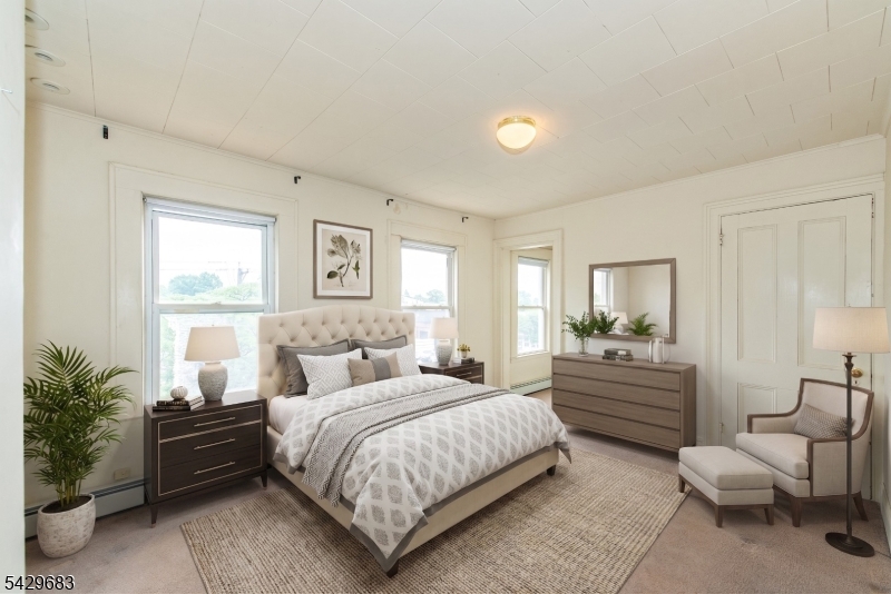 Walnut Street - Residential Income