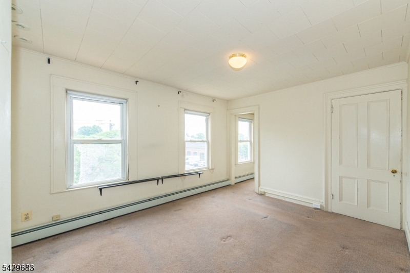 Walnut Street - Residential Income
