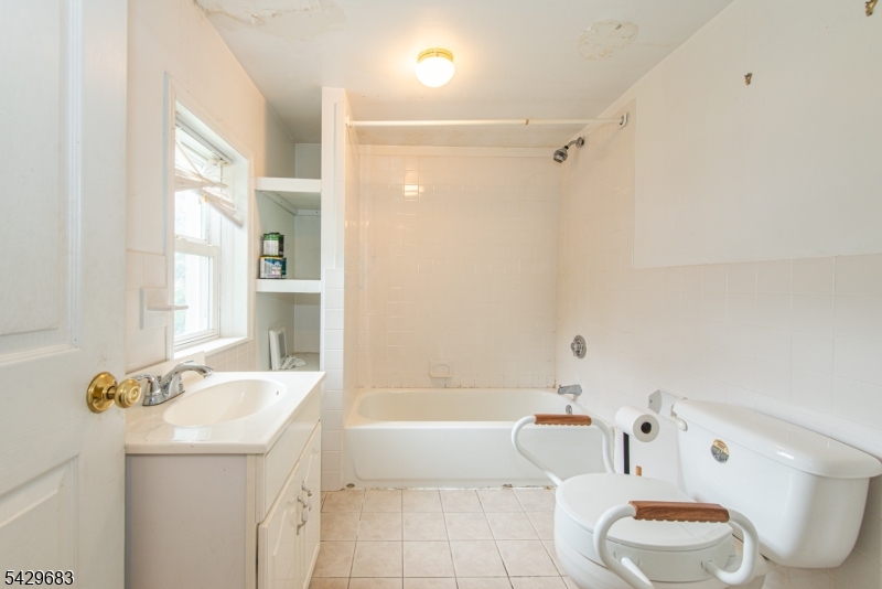 Walnut Street - Residential Income