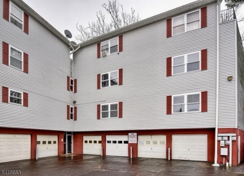 GREAT OPPORTUNITY FOR THIS NICELY KEPT 2 BEDROOM CONDO WITH GARAGE PARKING. THIS UNIT HAS AN UPDATED FURNACE AND HOTWATER HEATER, NEWER STAINLESS APPLIANCES, UPDATED BATH, AMPLE PARKING, PRIVATE LOCATION, AND MUCH MORE. A MUST SEE!