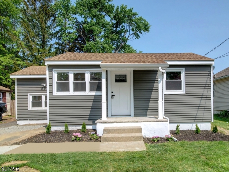 TOTALLY RENOVATED, 3 BEDROOM, ONE BATH RANCH. BRAND NEW APPLIANCES, INCLUDING SAMSUNG STAINLESS STEEL KITCHEN SUITE AND LG WASHER & DRYER. NEW HIGH EFFICIENCY MINI-SPLITS. QUARTZ COUNTERTOPS AND LVT FLOORING. DRIVEWAY WILL BE REPAVED IN TWO WEEKS; UNDERGROUND OIL TANK WAS REMOVED.  LOCATED MINUTES FROM ROUTES 80 AND 46. LAKE HOPATCONG IS NJ'S LARGEST LAKE! BRADY COVE BEACH CLUB MEMBERSHIP IS OPTIONAL. ENJOY BOATING, LAKESIDE DINING, SWIMMING, FISHING & MORE! PERFECT FOR YEAR-ROUND LIVING OR WEEKEND GETAWAY! LESS THAN 1 HR FROM NYC.