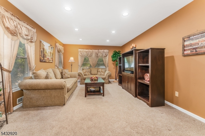POND RIDGE - Residential