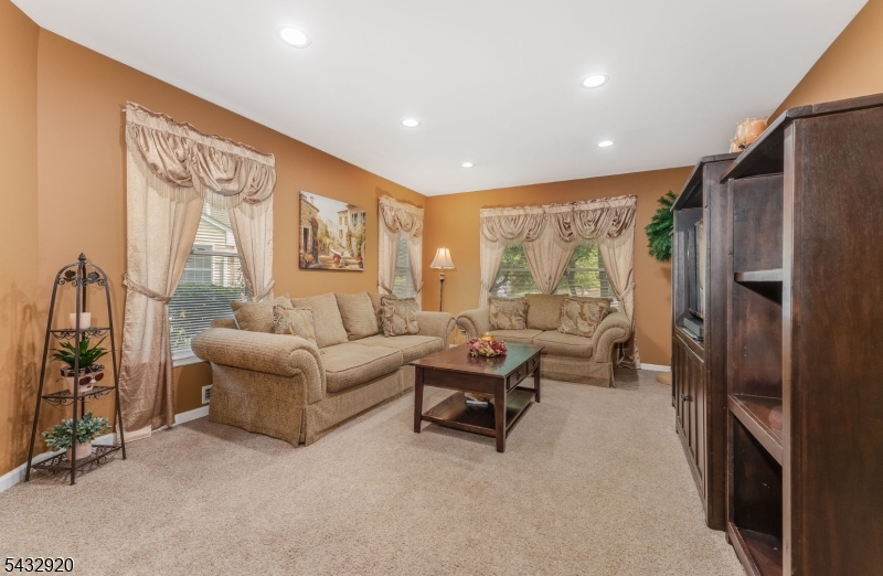 POND RIDGE - Residential