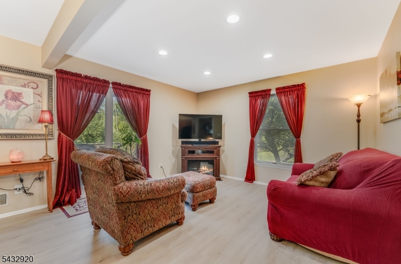 POND RIDGE - Residential