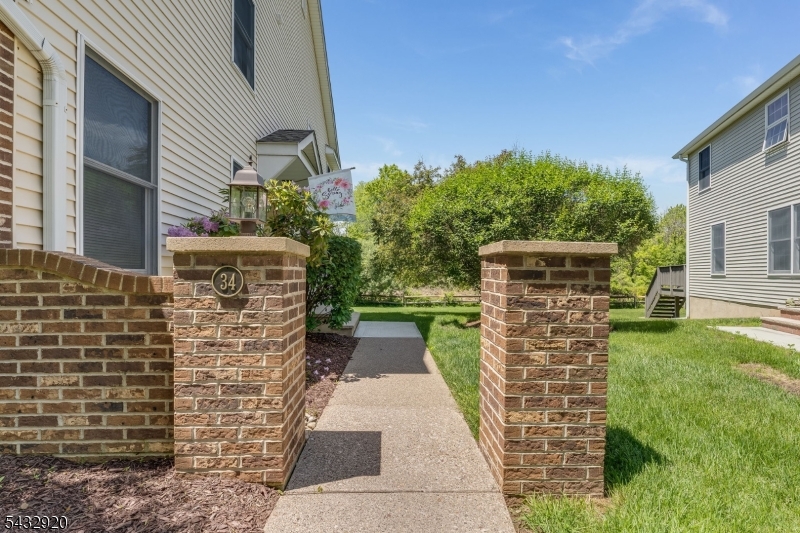 POND RIDGE - Residential