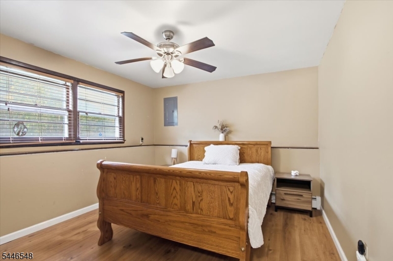 Barry Lakes - Residential