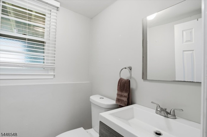 Barry Lakes - Residential