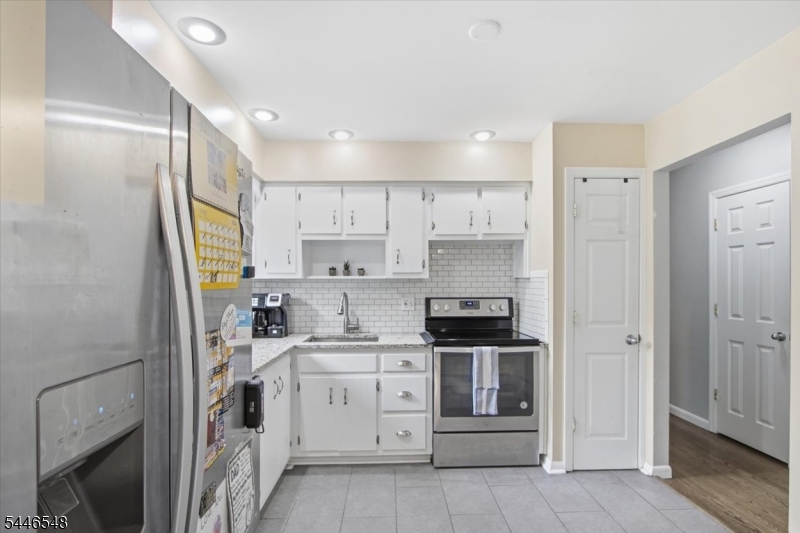 Barry Lakes - Residential