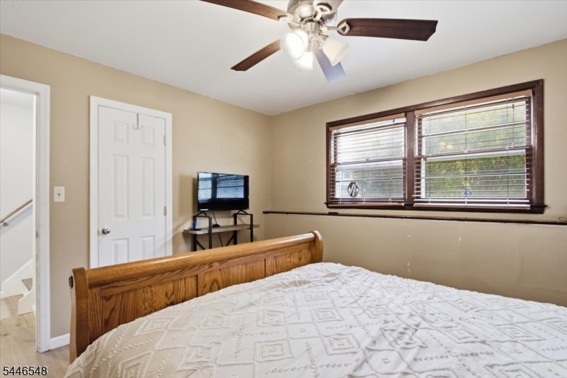 Barry Lakes - Residential