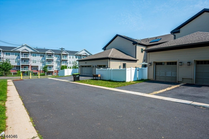 Montgomery Crossing - Residential