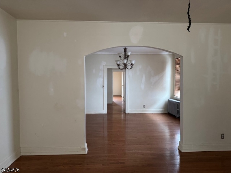 Spacious 1 bedroom, 2 full bath, living and dining, hard wood floors , close to major highway.